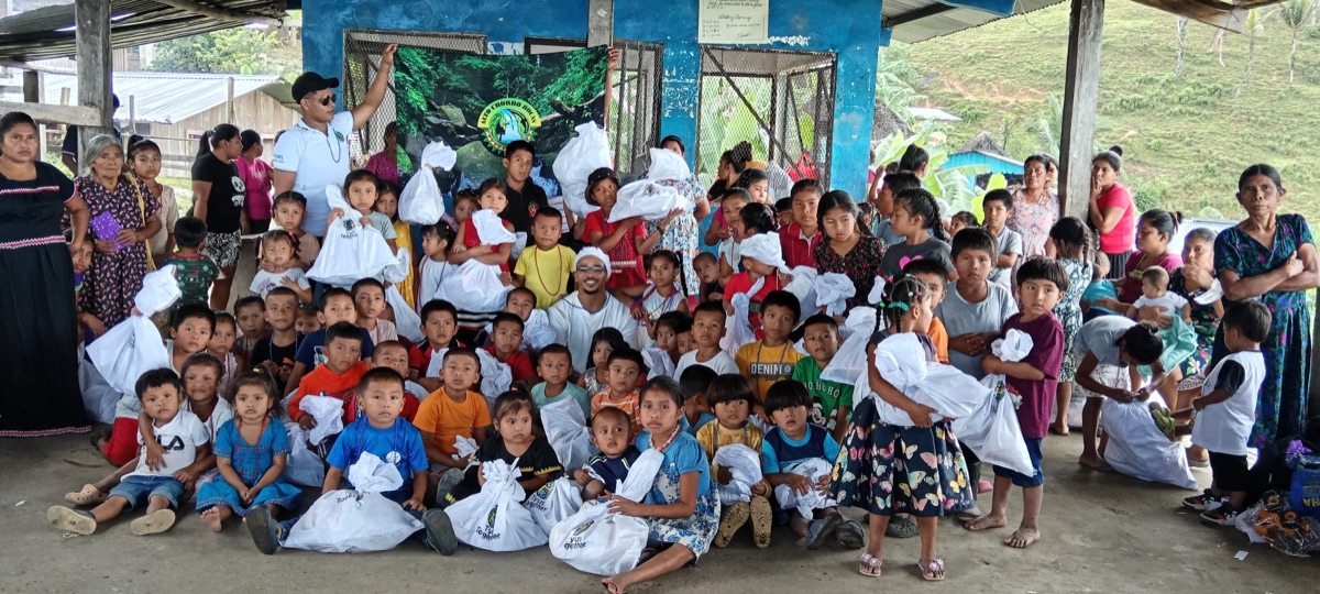 The Alto Chorro community with their Tyus Together bags